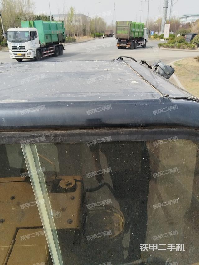 驾驶室顶部（整机外观）