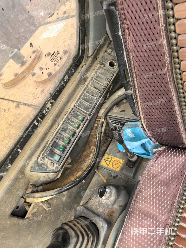 座椅右側(cè)控制臺/鑰匙門/油門/含右手柄（駕駛室部分）