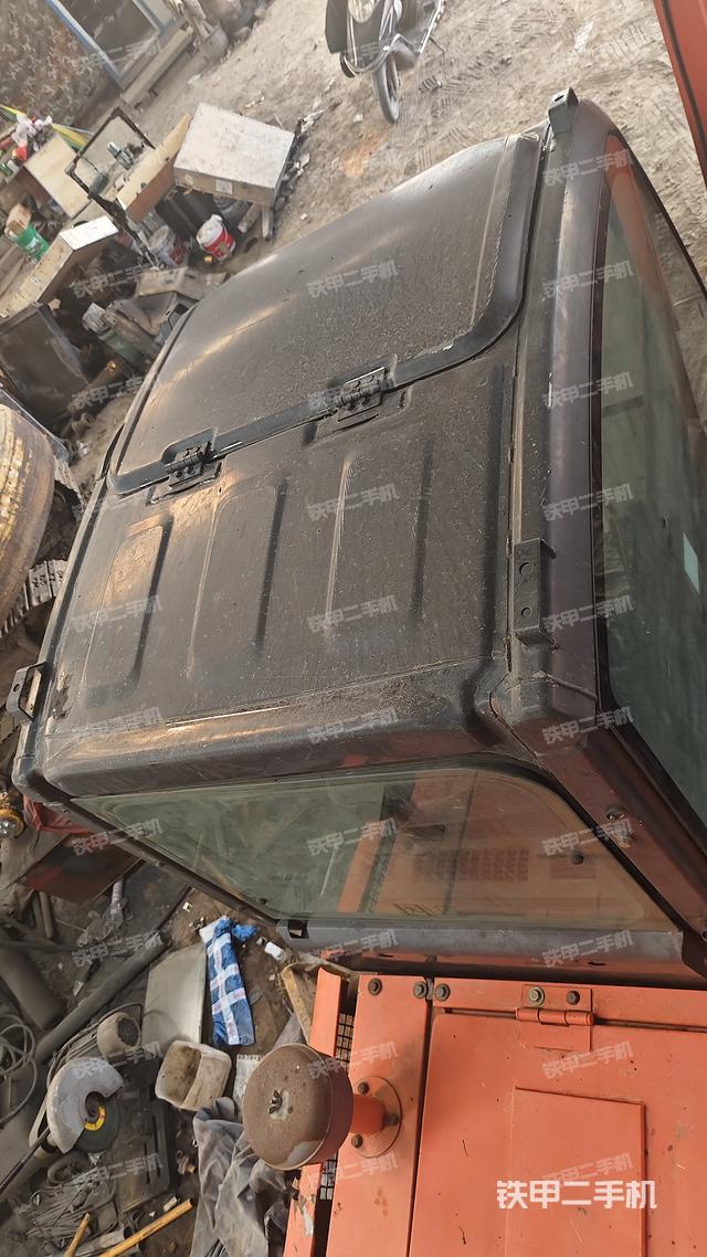 驾驶室顶部（整机外观）