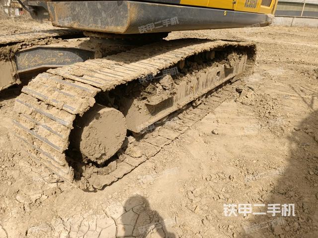 單側(cè)履帶整體（整機(jī)外觀）