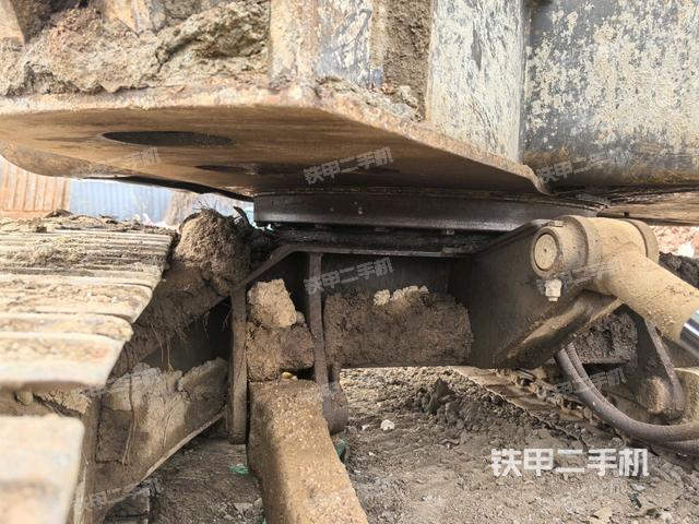 轉(zhuǎn)盤和下車架正前（工作和回轉(zhuǎn)裝置）