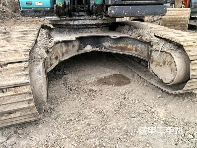 轉(zhuǎn)盤和下車架正前(工作和回轉(zhuǎn)裝置) 轉(zhuǎn)盤和下車架正前(工作和回轉(zhuǎn)裝置)