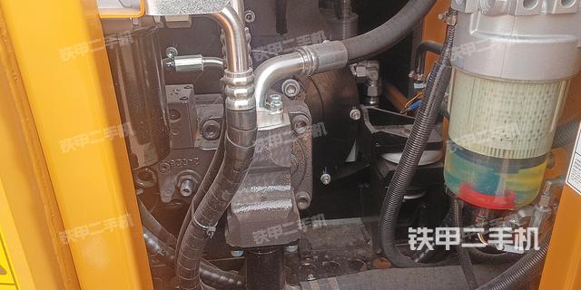 液壓泵艙室正面整體(整機(jī)外觀) 液壓泵艙室正面整體(整機(jī)外觀)