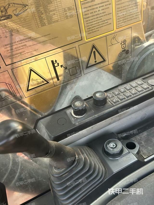 座椅左側(cè)控制臺(tái)/音響/含左手柄（駕駛室部分）