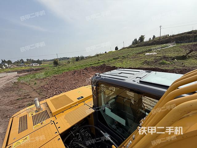 驾驶室顶部（整机外观）