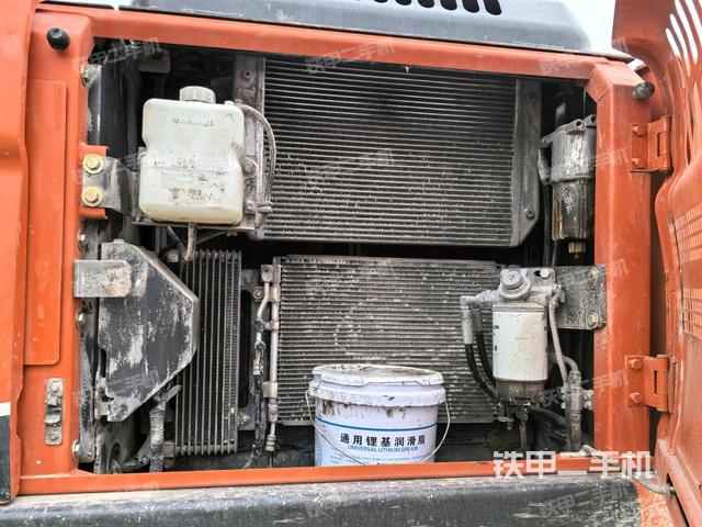 散熱器正面(大件艙室) 散熱器正面(大件艙室)