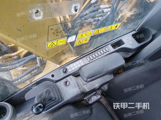 座椅右側(cè)控制臺/鑰匙門/油門/含右手柄(駕駛室部分) 座椅右側(cè)控制臺/鑰匙門/油門/含右手柄(駕駛室部分)