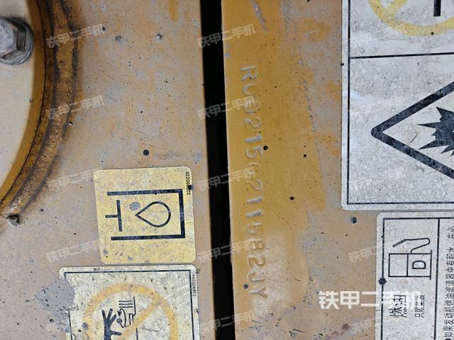 鏟斗右后整體(工作和回轉(zhuǎn)裝置) 鏟斗右后整體(工作和回轉(zhuǎn)裝置)
