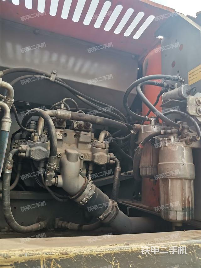 液壓泵艙室正面整體（整機(jī)外觀）