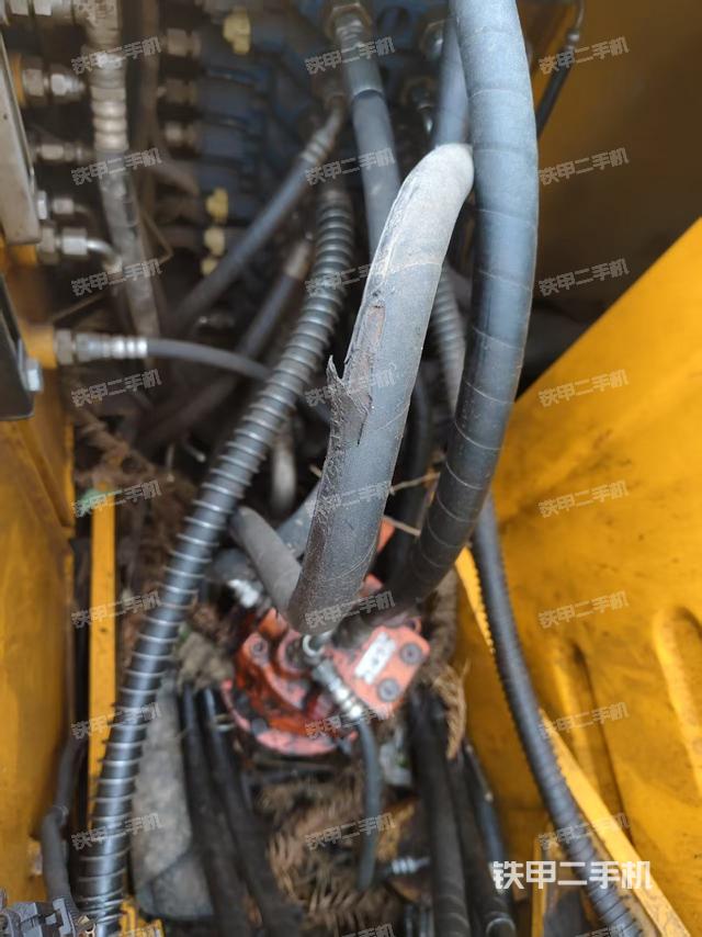 回转马达和主控阀（整机外观）