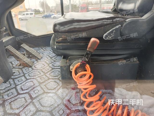 后玻璃角標（壓路機駕駛室）