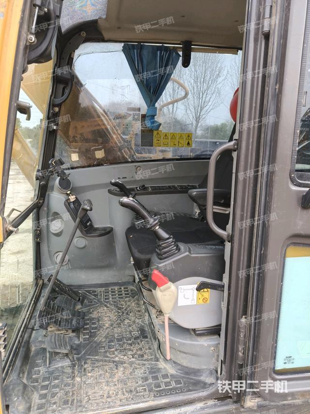 駕駛室整體（整機(jī)外觀）