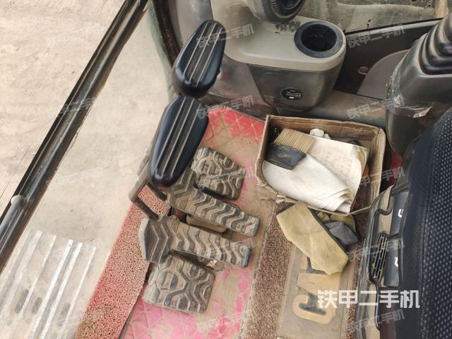 左后方玻璃角標(biāo)（駕駛室部分）