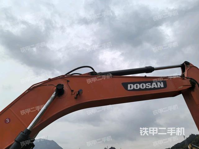 大臂整體?右側(cè)(工作和回轉(zhuǎn)裝置) 大臂整體?右側(cè)(工作和回轉(zhuǎn)裝置)