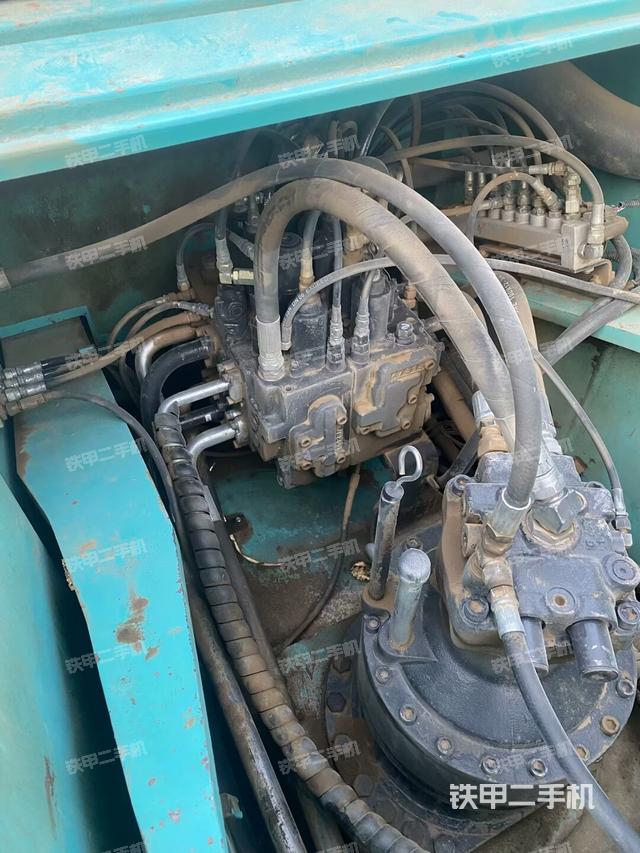 回轉馬達和主控閥（整機外觀）