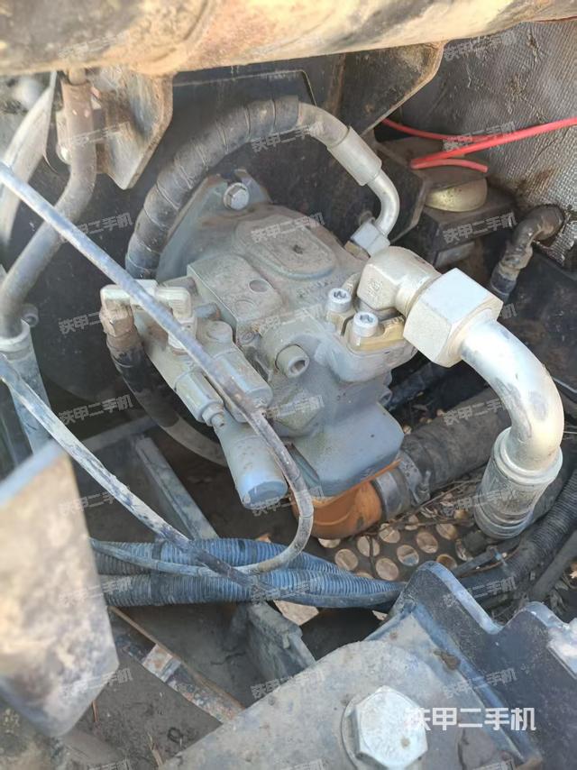 液壓泵艙室正面整體（整機(jī)外觀）