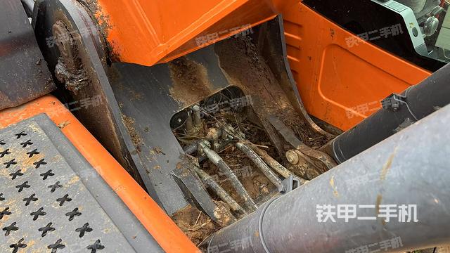 大臂根部?斜視(工作和回轉(zhuǎn)裝置) 大臂根部?斜視(工作和回轉(zhuǎn)裝置)