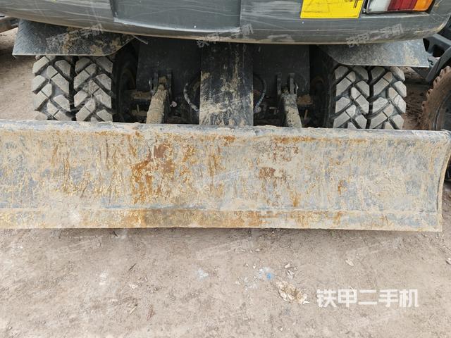 轉(zhuǎn)盤和下車架正前(工作和回轉(zhuǎn)裝置) 轉(zhuǎn)盤和下車架正前(工作和回轉(zhuǎn)裝置)