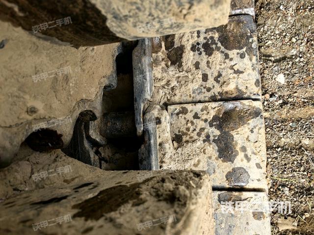 左驅(qū)動輪（行走機構(gòu)）