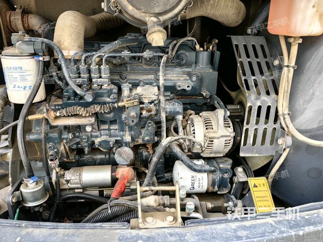 發(fā)動(dòng)機(jī)室（上車部件）