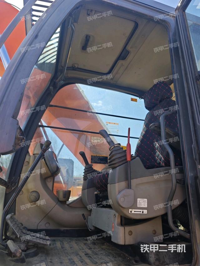 駕駛室整體（整機(jī)外觀）