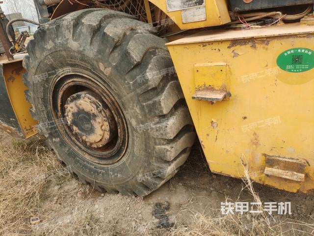 后輪右側(cè)全景（壓路機前后車架）