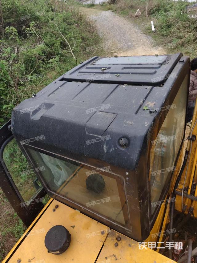 驾驶室顶部（整机外观）