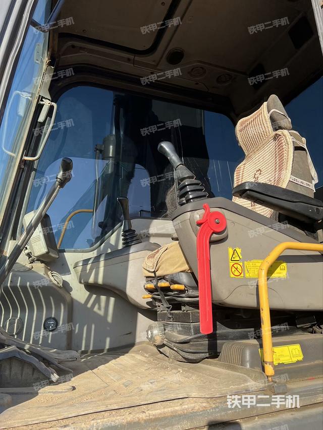 駕駛室整體（整機外觀）