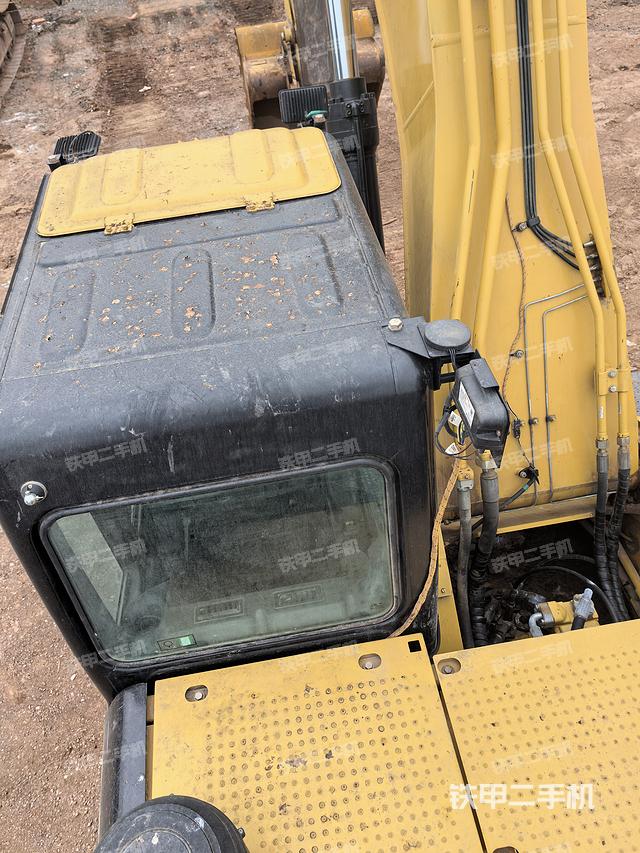 驾驶室顶部（整机外观）