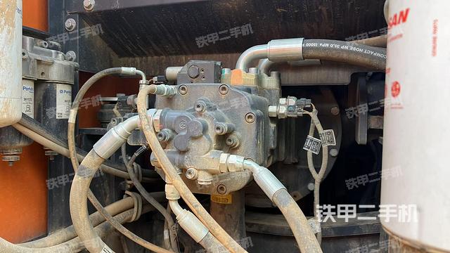 液壓泵斜45?右(大件艙室) 液壓泵斜45?右(大件艙室)