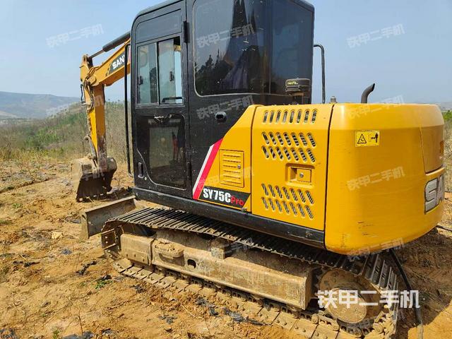 駕駛室頂部(整機外觀) 駕駛室頂部(整機外觀)