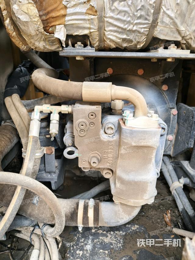 液壓泵艙室正面整體（整機(jī)外觀）