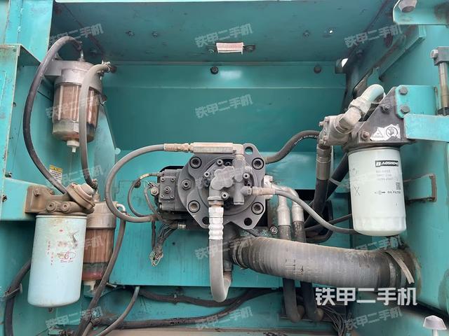 液壓泵艙室正面整體(整機(jī)外觀) 液壓泵艙室正面整體(整機(jī)外觀)