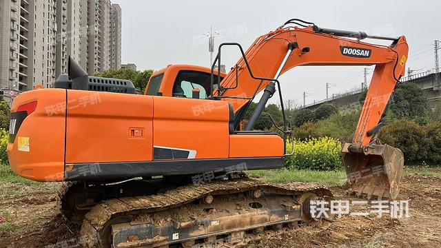 右前45(整機(jī)外觀) 右前45(整機(jī)外觀)