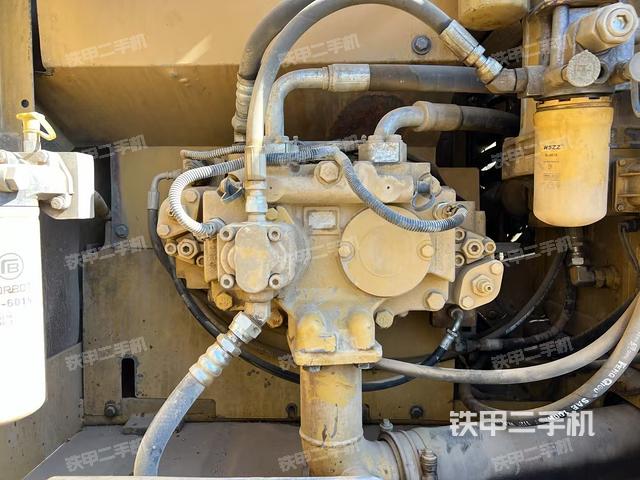 液壓泵艙室正面整體(整機(jī)外觀) 液壓泵艙室正面整體(整機(jī)外觀)