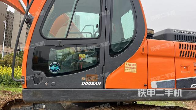 駕駛室左前45度(駕駛室部分) 駕駛室左前45度(駕駛室部分)