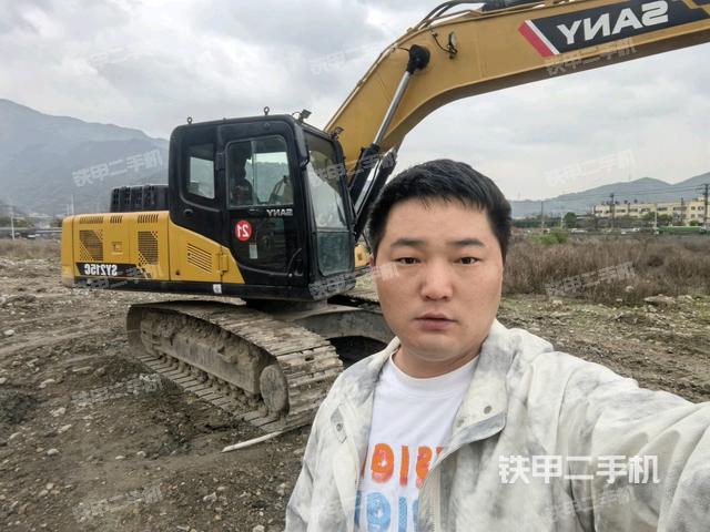 三一重工SY215C挖掘机的设备实拍-第1张实拍照片