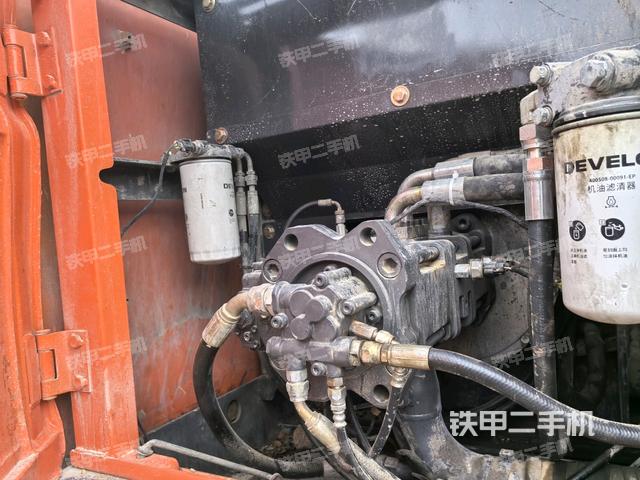 液壓泵斜45?左(大件艙室) 液壓泵斜45?左(大件艙室)