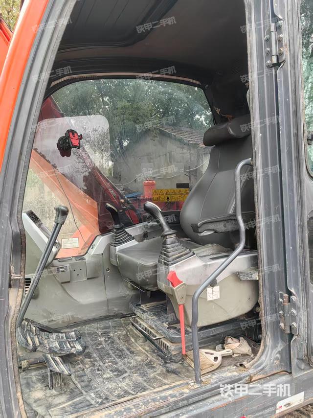 驾驶室整体（整机外观）