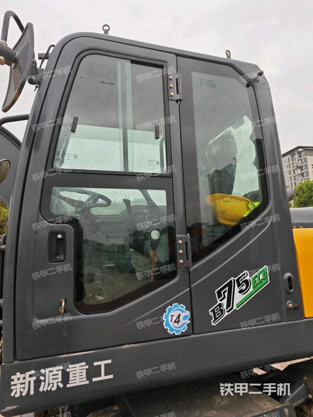 ?駕駛室正側(cè)(駕駛室部分) ?駕駛室正側(cè)(駕駛室部分)