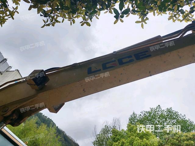 小臂整體左后(工作和回轉(zhuǎn)裝置) 小臂整體左后(工作和回轉(zhuǎn)裝置)