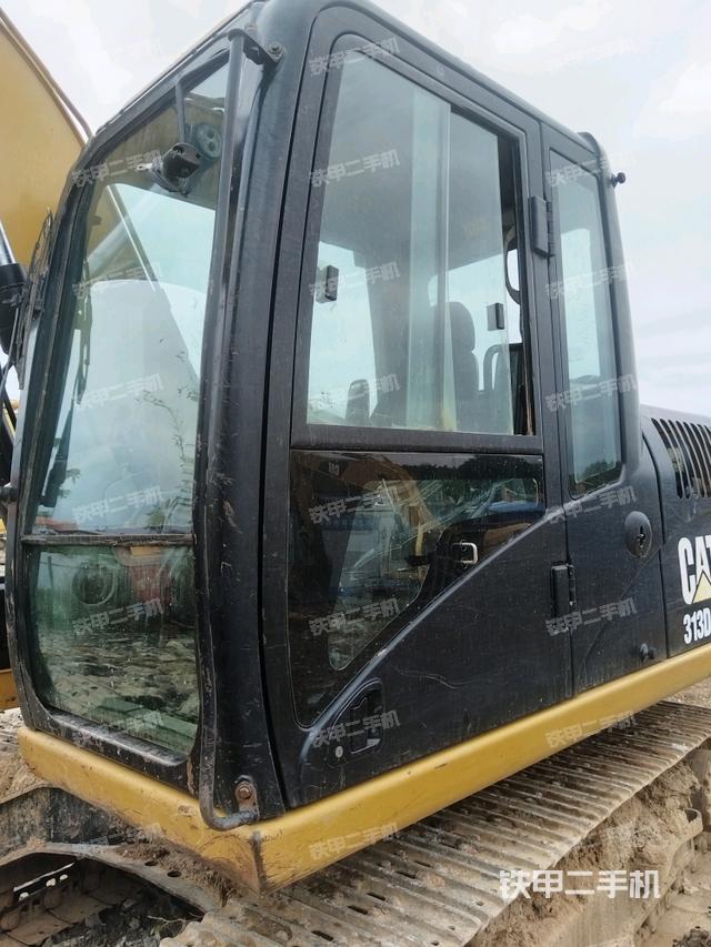 駕駛室左前45度(駕駛室部分) 駕駛室左前45度(駕駛室部分)