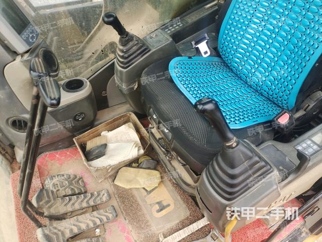 座椅左側(cè)控制臺(tái)/音響/含左手柄（駕駛室部分）