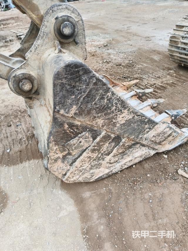 铲斗右后整体（工作和回转装置）