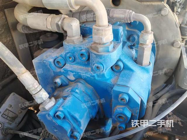 液壓泵艙室正面整體(整機外觀) 液壓泵艙室正面整體(整機外觀)