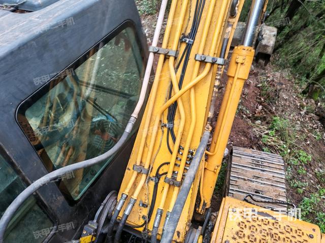 大臂背部俯視（工作和回轉(zhuǎn)裝置）