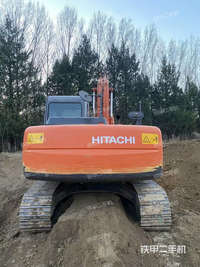 駕駛室頂部(整機外觀) 駕駛室頂部(整機外觀)