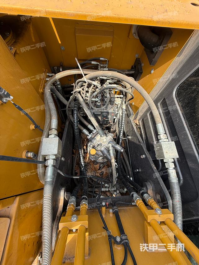 回转马达和主控阀（整机外观）