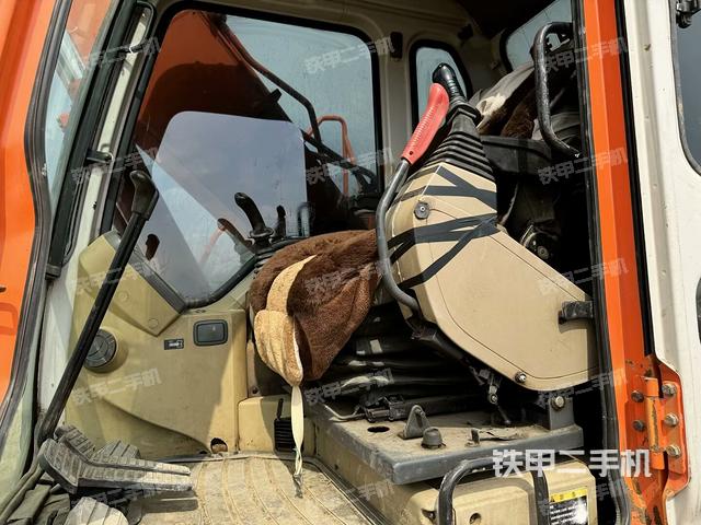 駕駛室整體（整機外觀）