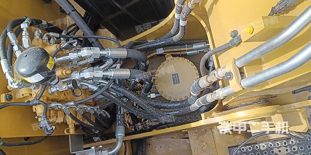 回转马达和主控阀（整机外观）